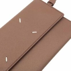 Maison Margiela Leather Card Case in Mauve - Stylish Kids' Accessory -Hervia Shop hervia.com maison margiela leather card case 1664877572vYLXI5ug