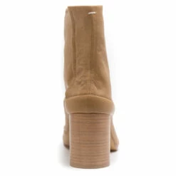 Maison Margiela Tabi Soft Leather Heeled Boots in Beige - Kids' Luxury Footwear -Hervia Shop hervia.com maison margiela s58wu0260 p3753 t4091 tabi soft leather heeled boots nude 160093714421064.3