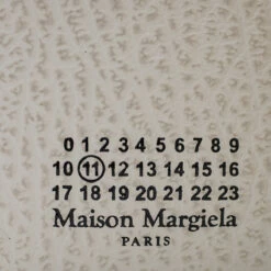 Maison Margiela Leather Card Wallet in Greige - Premium Kids’ Accessory -Hervia Shop hervia.com maison margiela sa1vx0011 p4455 t2003 cardholders greige leather card wallet 1650983249SA1VX0011 4