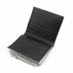 Maison Margiela Crinkle Effect Zipped Wallet White In White | Men's Wallets -Hervia Shop hervia.com s35ui0516 p4135 t1003 wallets white 161788377522545 0002 Layer 180