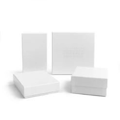 Maison Margiela Crinkle Effect Zipped Wallet White In White | Men's Wallets -Hervia Shop hervia.com s35ui0516 p4135 t1003 wallets white 1617883780MARGIELA BOXES