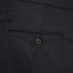 Maison Margiela Kids Herringbone Wool Pleated Trousers - Navy | Luxury Comfort -Hervia Shop hervia.com si0ka0005 s60307 524 pants 1681225722 2AJ6085