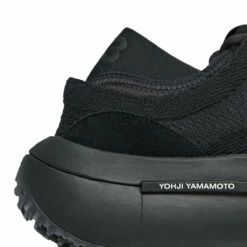 Y-3 Qisan Knit Sneaker in Black - Kids Footwear -Hervia Shop hervia.com y 3 ig2964 y 3 qisan knit col. black black black qisan knit sneaker 1699612592IG2964 8 FOOTWEAR Photography Detail View 1 white